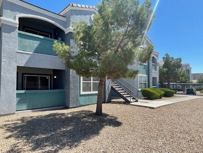 Foto del edificio - 6955 N Durango Dr