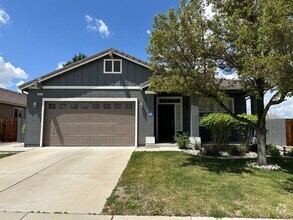Building Photo - 1570 Iratcabal Dr