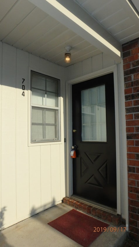 Primary Photo - Milton Manor - 1 Bedroom / 1 Bath