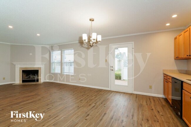 Foto del edificio - 8410 Wanda Lake Dr