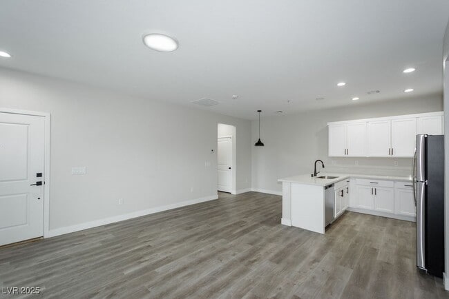 Building Photo - 1140 Sixshooter Ave