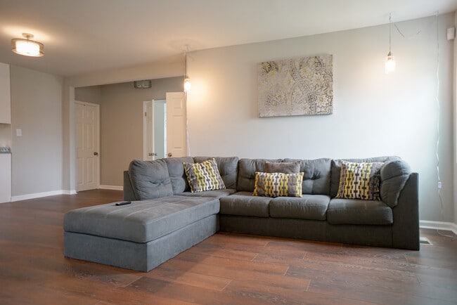 Cozy Living Room - 2708 Oakley Ave