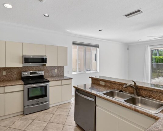 Building Photo - 1115 Camellia Cir