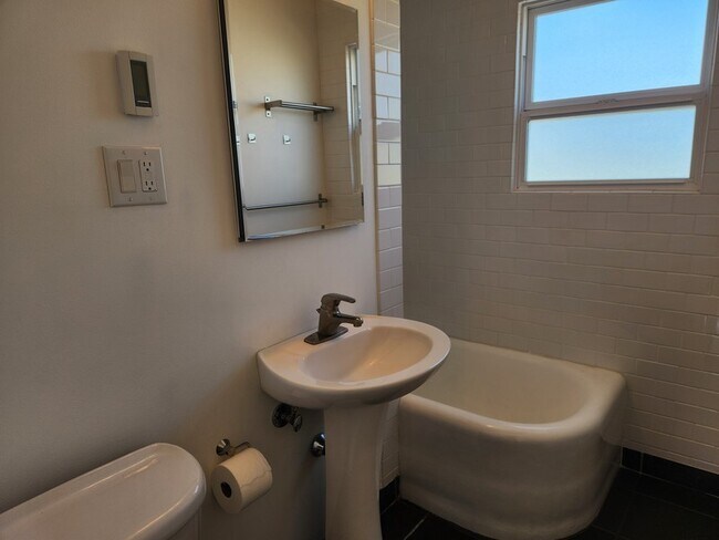 Foto del edificio - 2114 7th Ave W