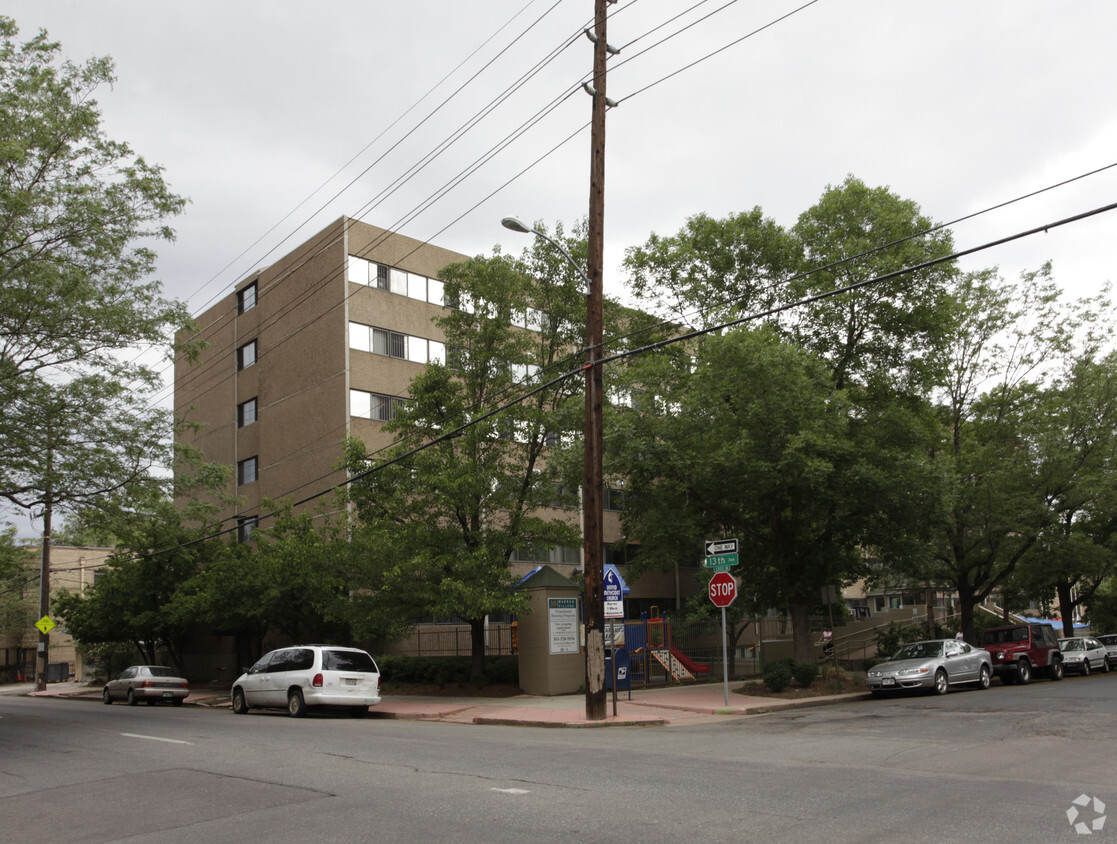 Foto del edificio - Warren Village Transitional Housing