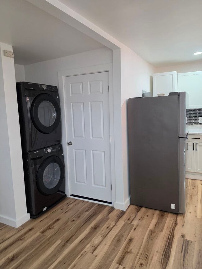 Building Photo - 100 N Pine St