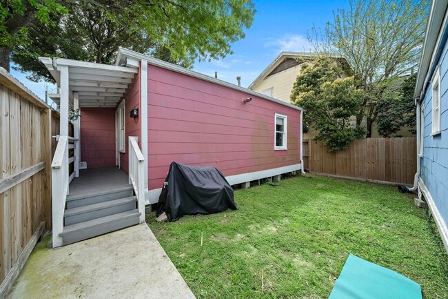 Foto del edificio - 609 Sealy Ave