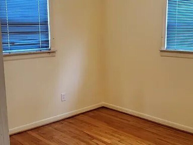 Foto del edificio - 32615 Rosslyn Ave