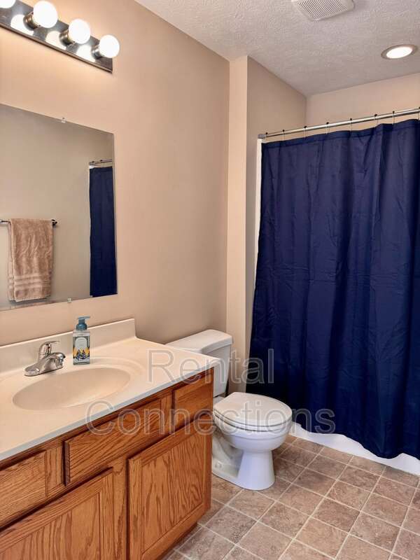 Building Photo - 1005 E Carter St