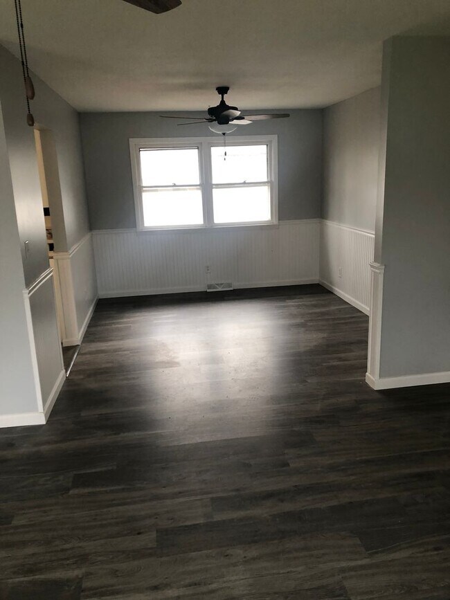Building Photo - 3 bed /  2.5 bath West side single family ...