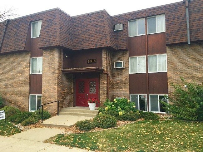 Building Photo - 3505 S Willow Ave