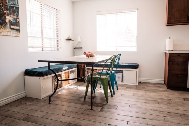 Building Photo - 2631 S Rimpau Blvd