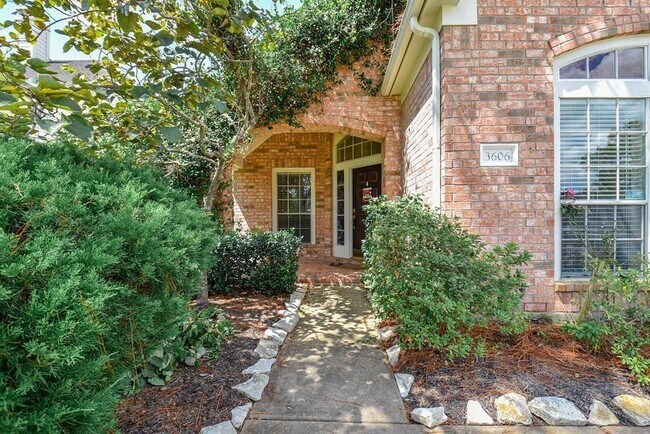 Building Photo - 3606 Chesapeake Ct