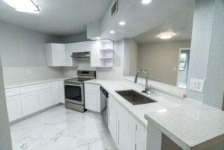 Building Photo - 975 N Franklin Ave