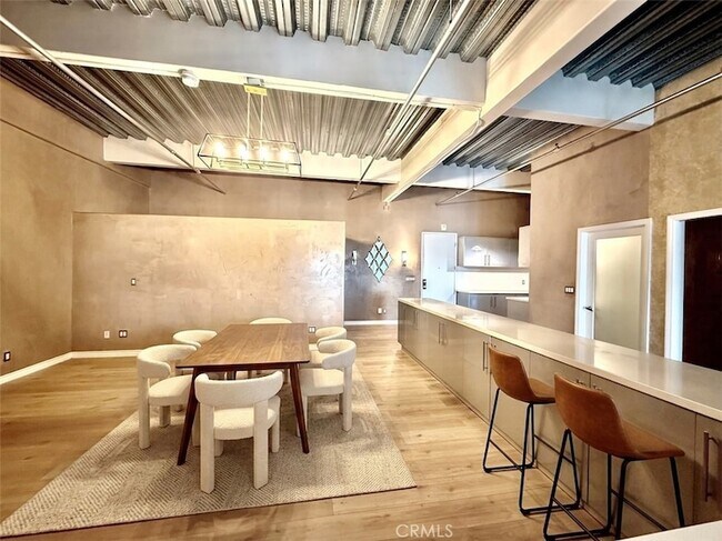 Foto del edificio - 312 W 5th St