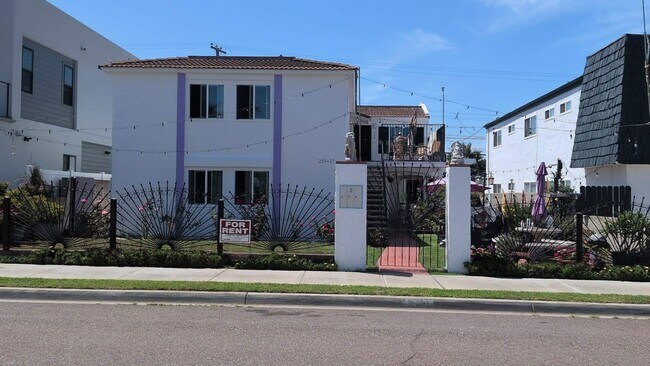 Foto del edificio - 217 Ebony Ave