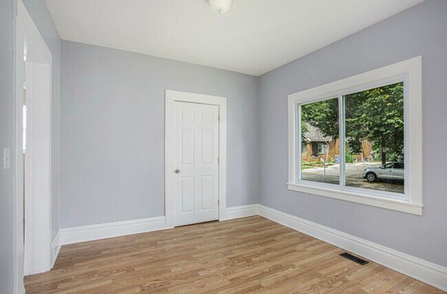 Foto del edificio - 257 National Ave NW