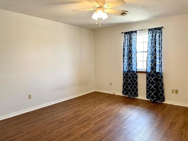Foto del edificio - 1432 S Stoneridge Manor