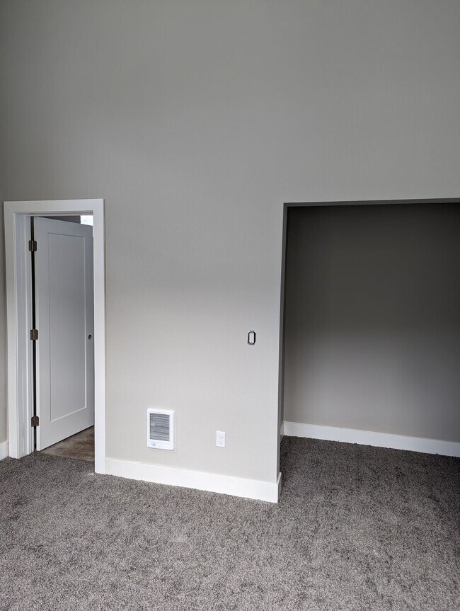 Lincoln Building 514 McKinley Ave W Kellogg, ID Apartments for Rent