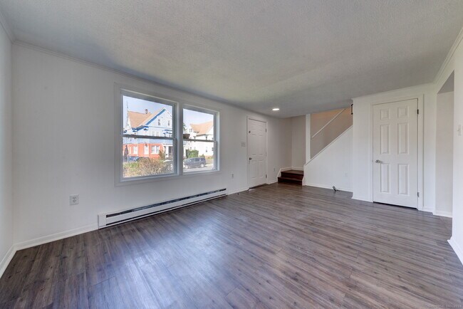Foto del edificio - 60 1/2 Sisson Ave