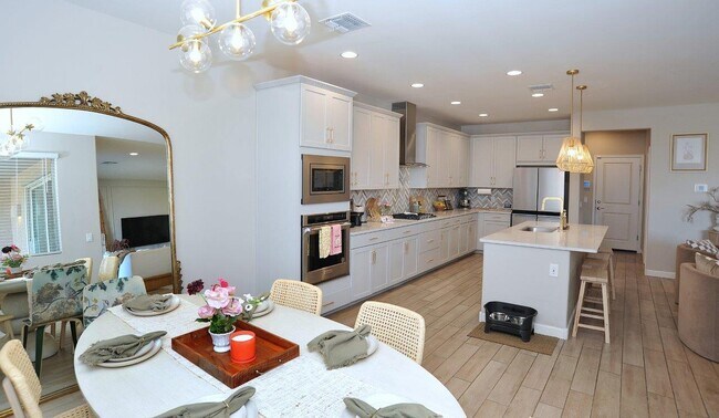 Foto del edificio - 5578 W Lazy Farm Dr