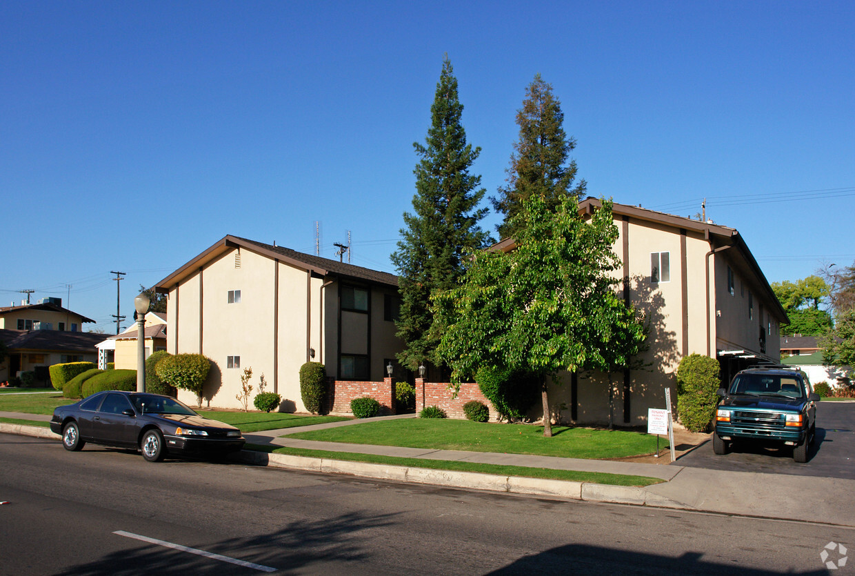 Building Photo - 1329 N Van Ness Ave