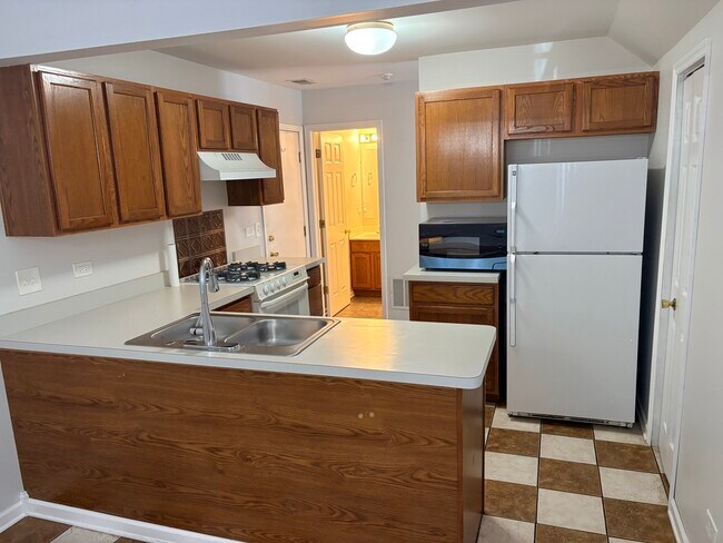 Building Photo - 647 Beaver Ct