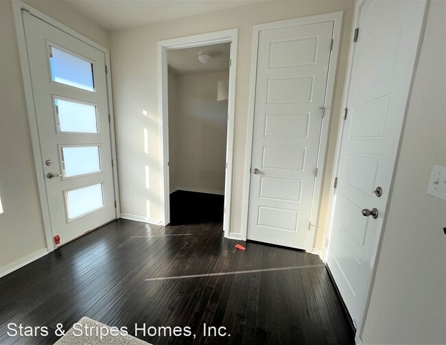 Building Photo - 3 br, 3 bath House - 558 E. Hinsdale Avenue