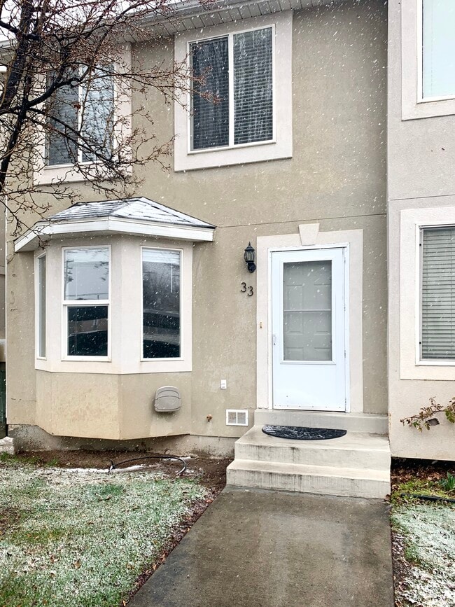 Building Photo - 33 S 900 E