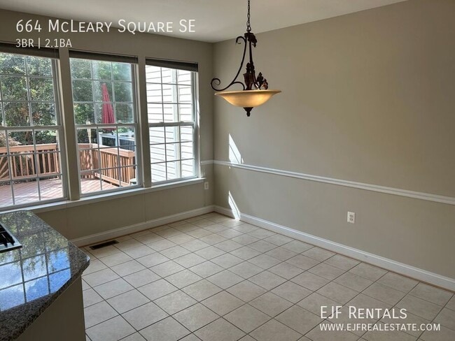 Building Photo - 664 McLeary Square SE