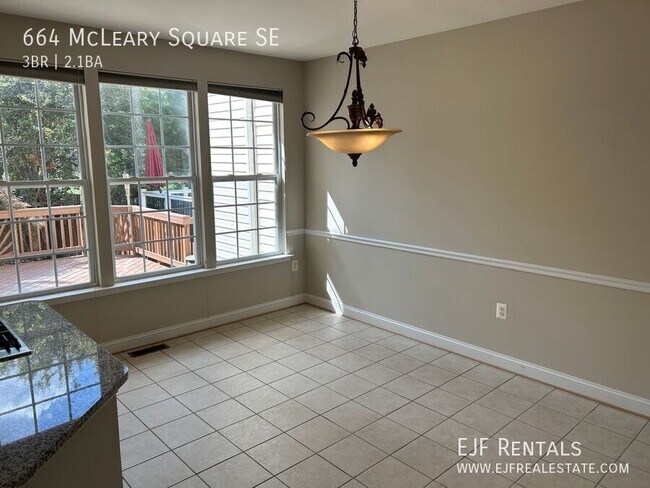 Foto del edificio - 664 McLeary Square SE