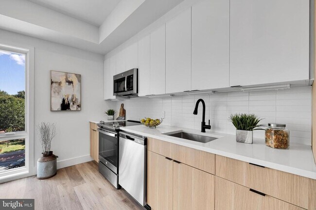 Foto del edificio - Modern 2BR Condo in Washington, DC