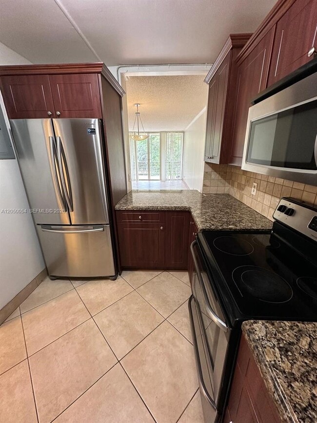 Foto del edificio - 9410 Live Oak Pl