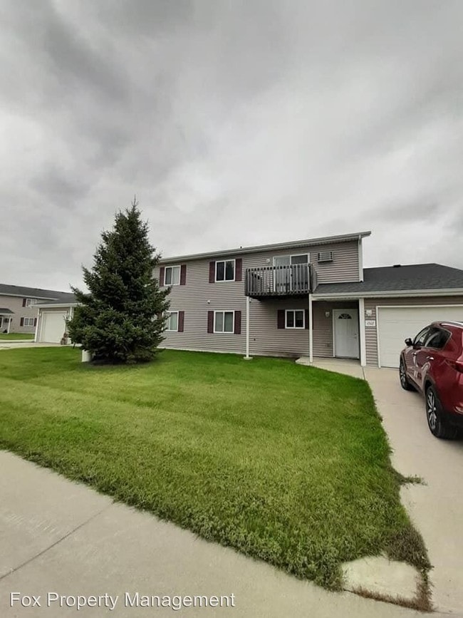 Building Photo - 1516-1514 Spruce Dr NE