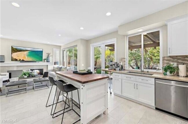 Building Photo - 4 br, 3 bath House - 62 La Perla