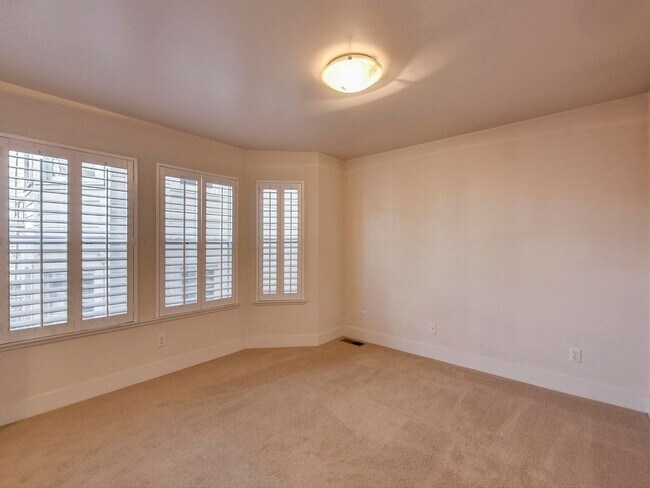 Building Photo - Updated, Multi-Level 3BD/3BA Single Family...