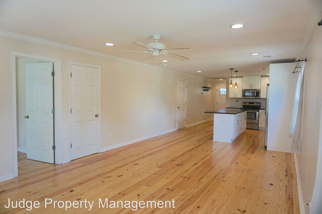 Building Photo - 2 br, 2 bath House - 3223 Cedar St