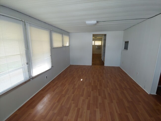 Building Photo - 912 49th Ave W
