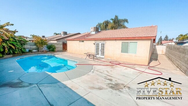 Building Photo - 1421 Lucerne Dr