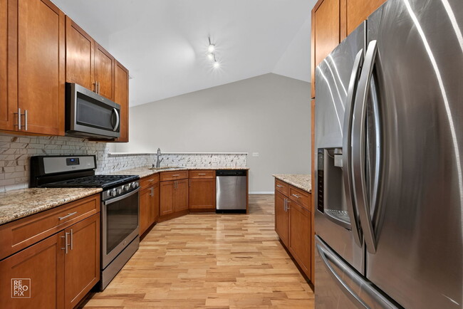 Building Photo - 268 Southwicke Dr