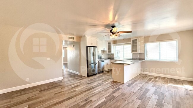 Building Photo - 1037 E Southshore Dr