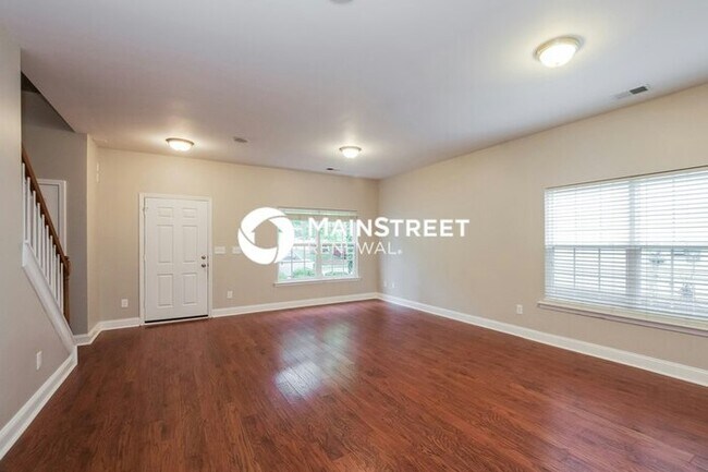 Building Photo - 4 Bedroom Pet-Friendly Home in Charlotte, NC with Main Street Renewal