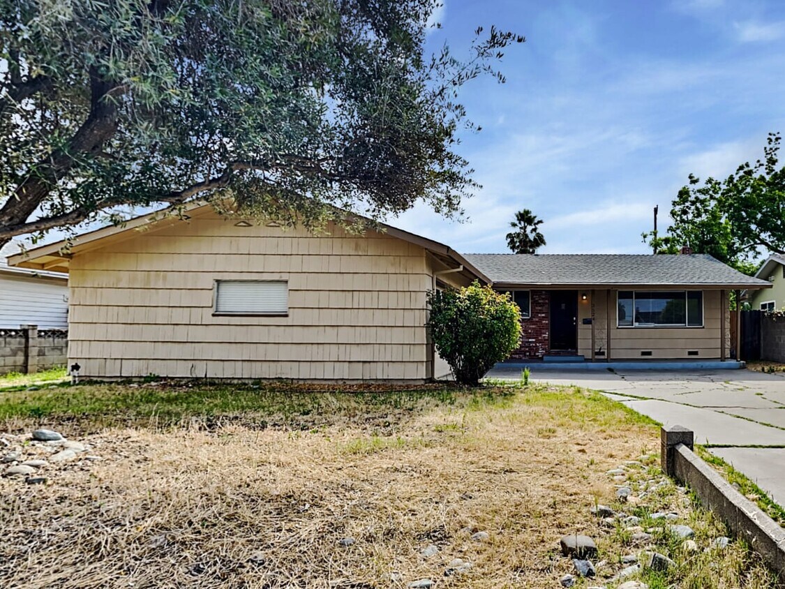 Primary Photo - 3524 Rosemont Dr