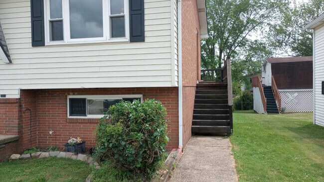 Building Photo - 109 Murphy Avenue