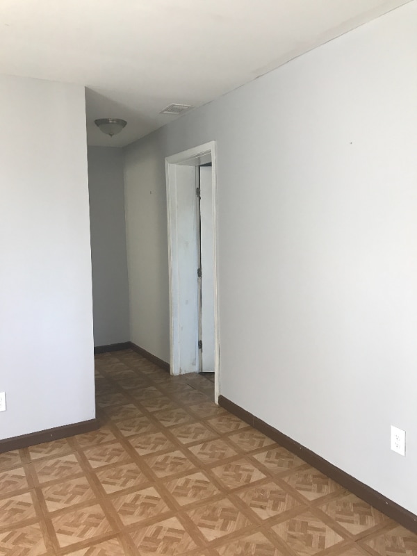 Primary Photo - 305 W Oak St