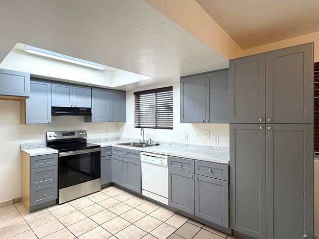 Foto del edificio - 1643 S Naples Ave