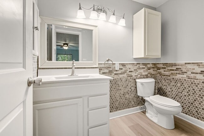 Foto del edificio - Charming 2-Bedroom Condo in Henrico's West...