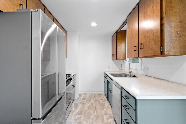 Building Photo - Spacious Five Bedroom Shadle Park Rancher