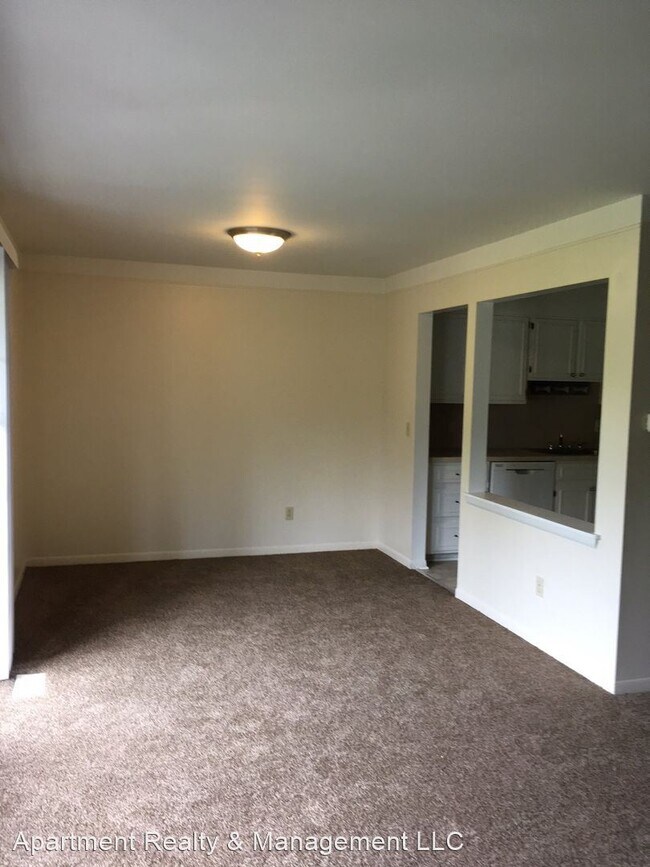 Foto del edificio - 490-494 N Fox Hills Dr