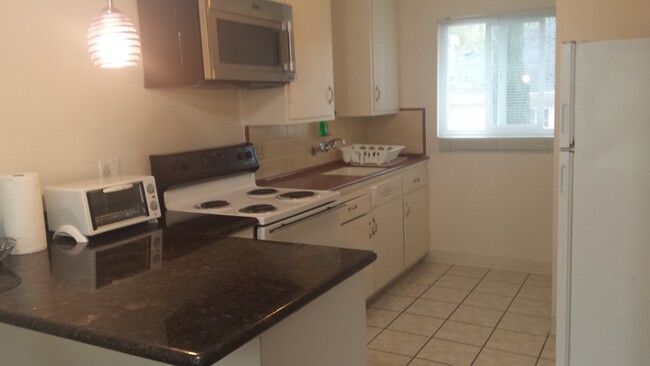 Kitchen - 357 Hawthorne Ave